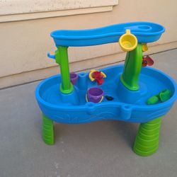 Step2 Rain Showers Splash Pond – Water Play Table