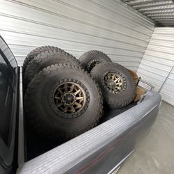 17in Fuel Wheels With 37 Bfg Km3 Wheels 