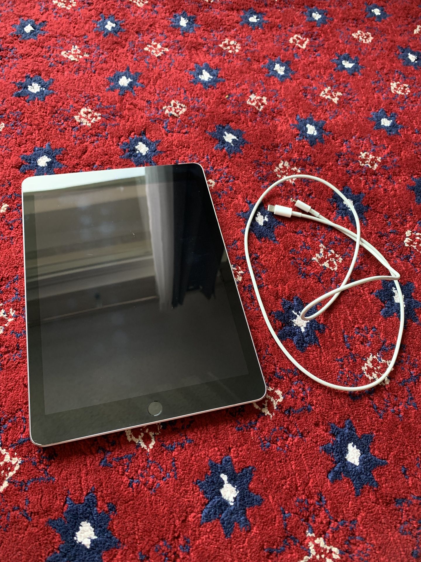 iPad 6th Gen (32 GB) Wi-Fi + Cellular