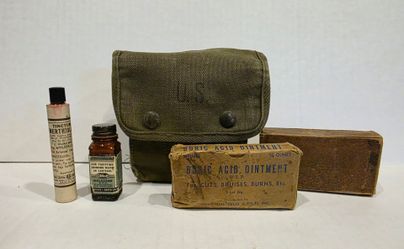 World War II - US Canvas Pouch