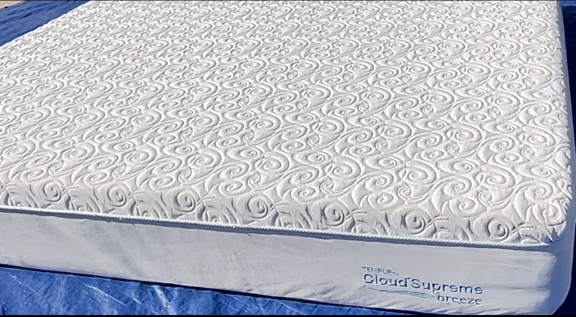 🛏️ KING Tempur-Pedic Cloud Supreme Breeze Mattress — 🚛DELIVERY AVAILABLE 🚚 Clean COMFY