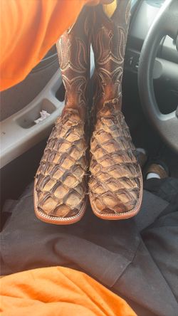 Genuine pararucu boots size 71/2