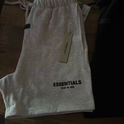 ESSENTIALS SHORTS