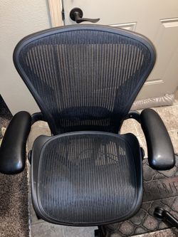 Herman Miller Aeron Chair (B)