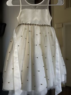 White Dress 5T Never Worn
