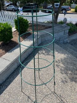 Tomato stands (3)