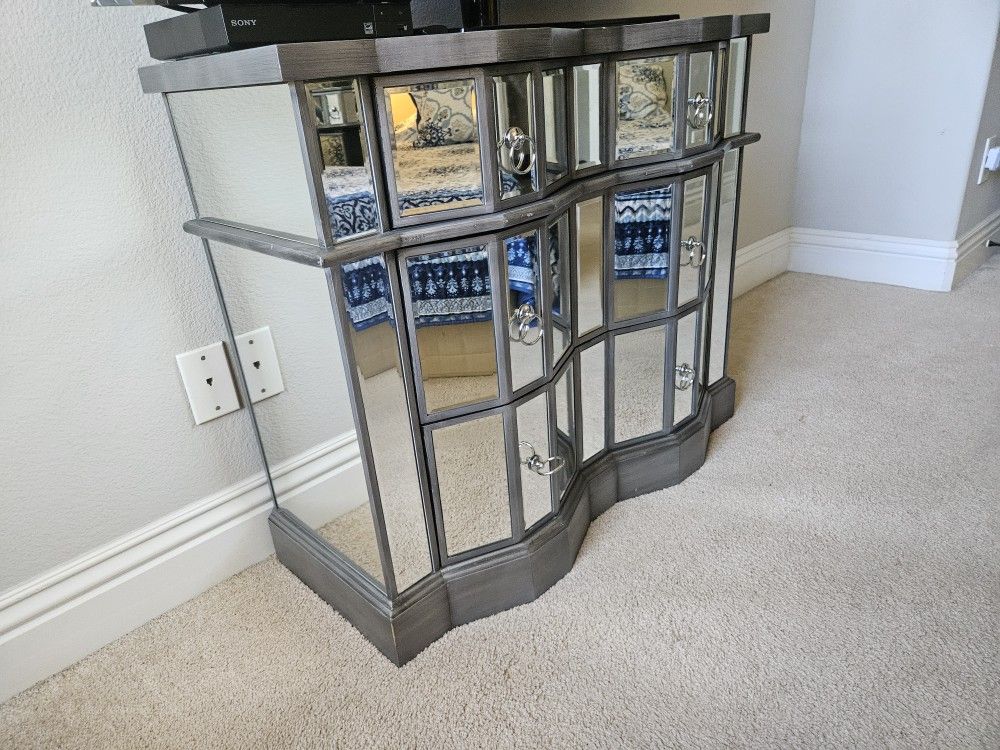 Dresser & Night Stand Set - MIRRORED