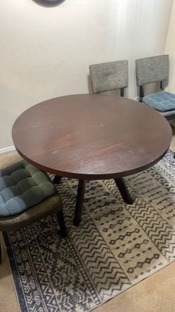 Dining table & set of 4 chairs