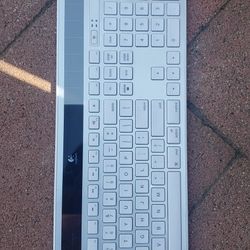 Logitech K750 Wireless Solar Keyboard for Mac — Solar Recharging, Mac-Friendly Keyboard, 2.4GHz Wireless  + Logitech  Wirekess Trackball mouse