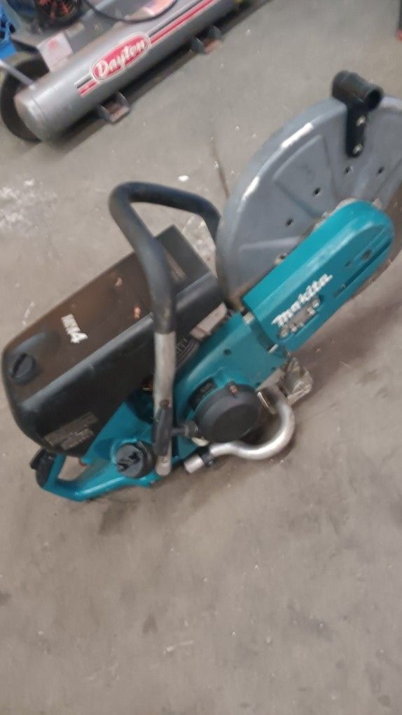Makita EK7651H Stroke (MM4) 14 76cc Gas Powered Concrete Saw