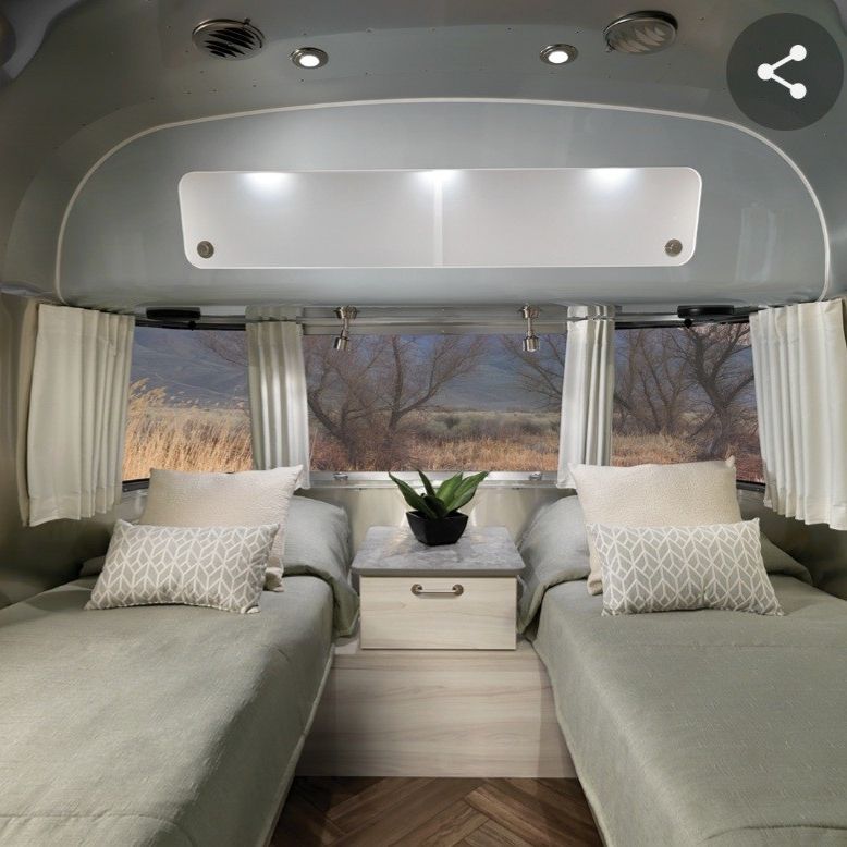 2021 AIRSTREAM TWIN BEDDING