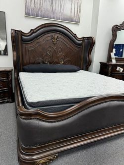 Royal Look, Grand style Queen bed/Bedroom Set in brown Finish