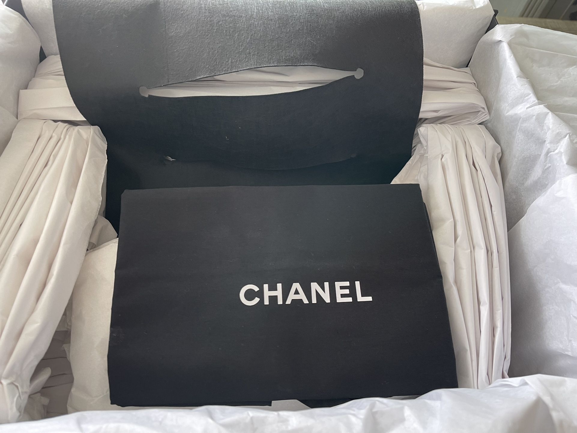 Authentic Chanel Business Affinity Large Tote for Sale in Honolulu, HI -  OfferUp