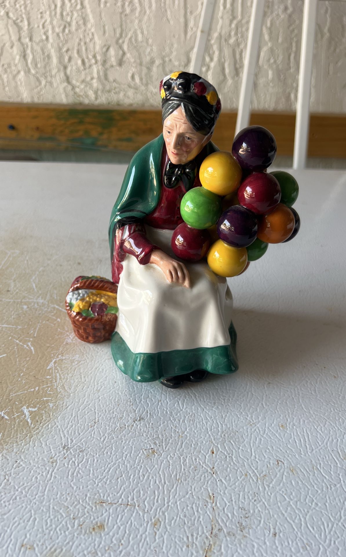 The old balloon Seller -Royal Doulton