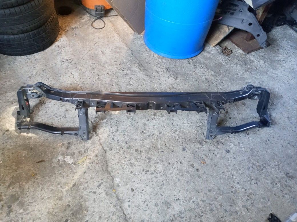 2011-2020 Chrysler 300 Front Radiator Support Upper OEM Used