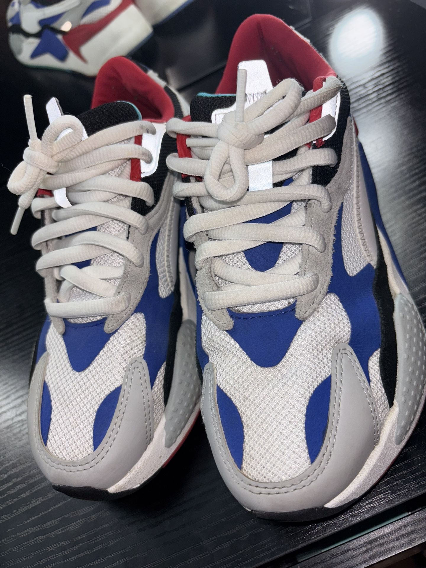 Comfy puma sneakers size 5.5 kids