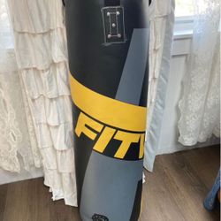 Fitven 40lb punching bag