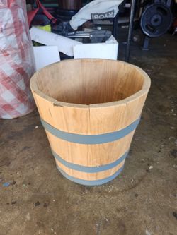 Wooden Barrel / Barril