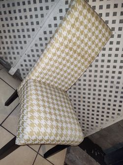 4 Chairs 80.00$