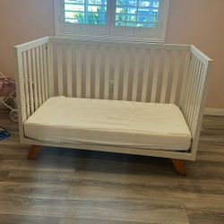 Crib/ Toddler Bed 