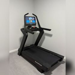 Incline Treadmill with iFit, Model NTL39225 - Very Good - 2025 - Crystal Lake, IL