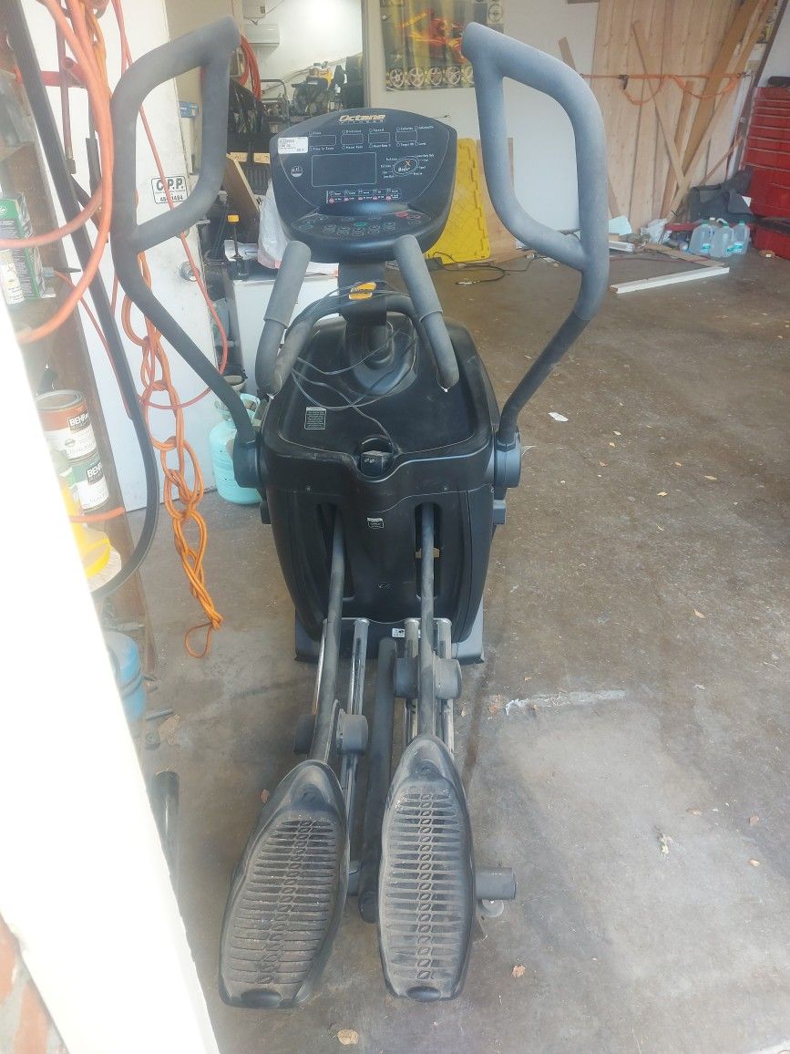 Octane Fitness Elliptical Trainer