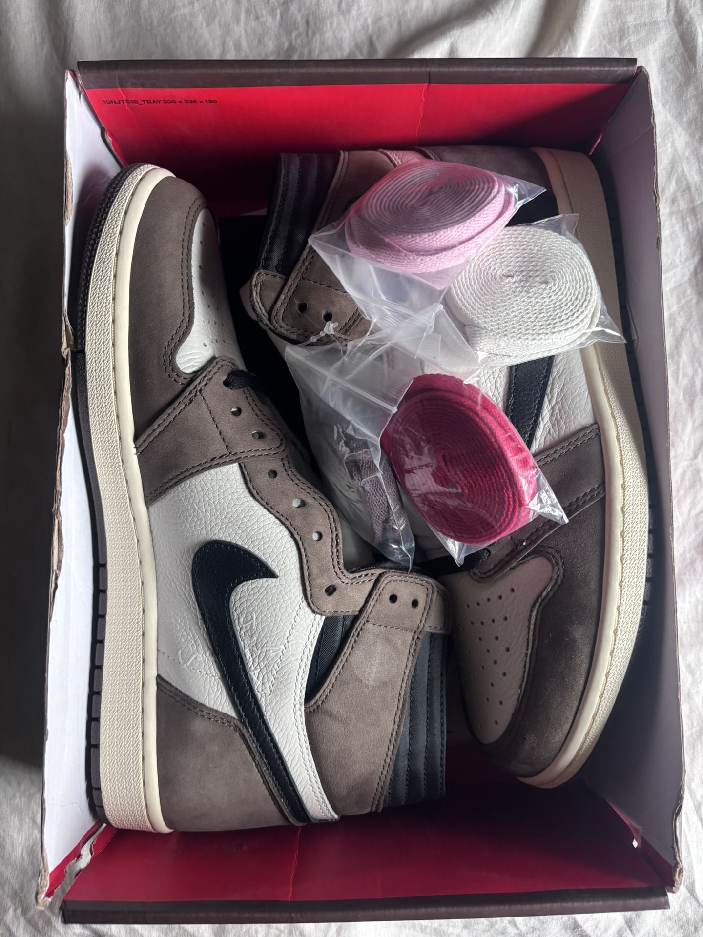 Jordan 1 x Travis Scott
