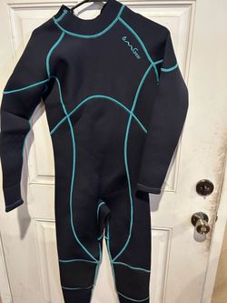 Women’s scuba diving gear