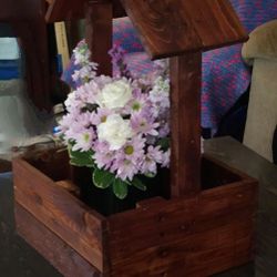 Wishing Well Planter Box / Wedding Decor / Wood / Rustic 