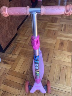 Girls Scooter For 3-6 YO Kids With Protective Gear P/up Sheepshead Bay Brooklyn NY 