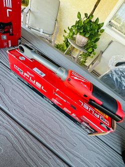 Milwaukee M12 FUEL INSIDER 12V Lithium-Ion Brushless Cordless 1/4 in. - 3/8 in. Extended Reach Box Ratchet (Tool-Only)