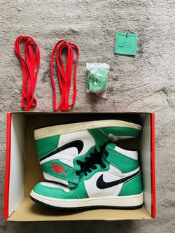 Jordan 1s Retro High OG Lucky Green, SIZE 8.5 WOMAN