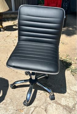 Desk Chair  (ARMLESS)