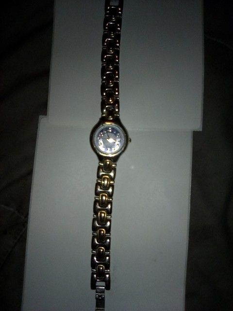 Claremont 56-152 Silver Tone Ladies Watch Water Resistance 3 Atm