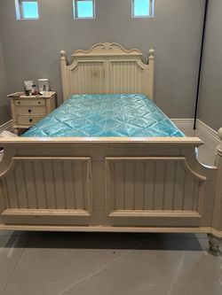 White Wooden Full Bed Set