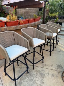 Four beautiful barstools!