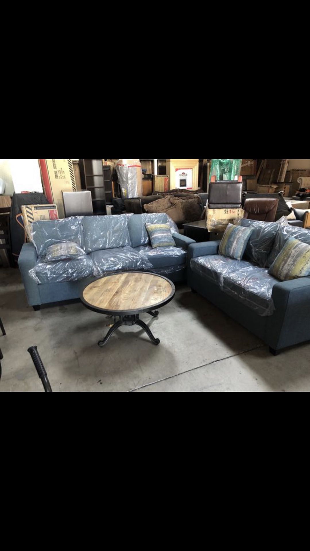 Beautiful new 2pc sofa set (1sofa & 1 loveseat) only 850$!!!