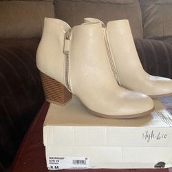 New! Women’s Ecru Masrinaa Boots Size 8 By Style & Co