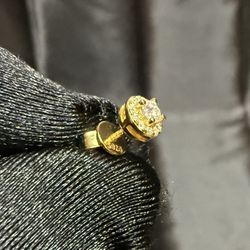 22k Diamond Stud Earrings In Solid Gold