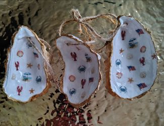 Patriotic Oyster Shell Decor Trio - White with Gold Trim