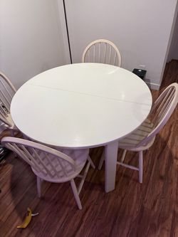 White Round Dining Table with 4 Chairs