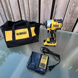 Dewalt 20V Max Atomic 1/4” Hex Impact Driver w/ 2.0Ah Battery Charger And Tool bag / NEW