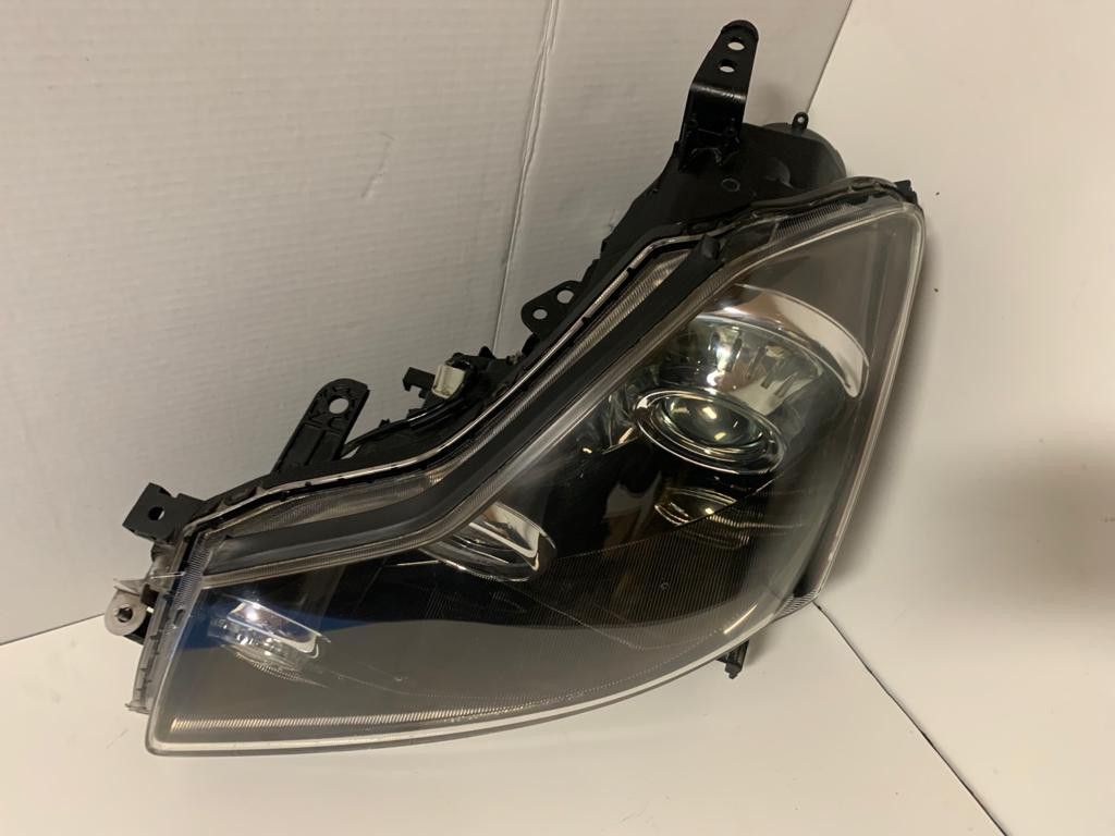 2006 2007 2008 2009 2010 FRONT PASSENGER HEADLIGHT OEM