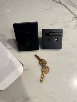 Kwikset lock with 2 keys new