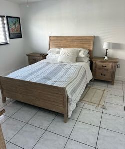 Queen white wash oak bedroom set