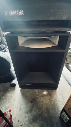 Pair of YAMAHA speaker system