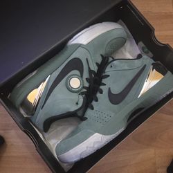 Kobe Girl Dads sz 13