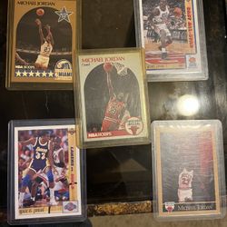 5 Michael Jordon Cards  90-92