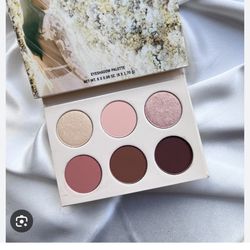 Kkw Beauty Eyeshadow Palette Mrs. West 
