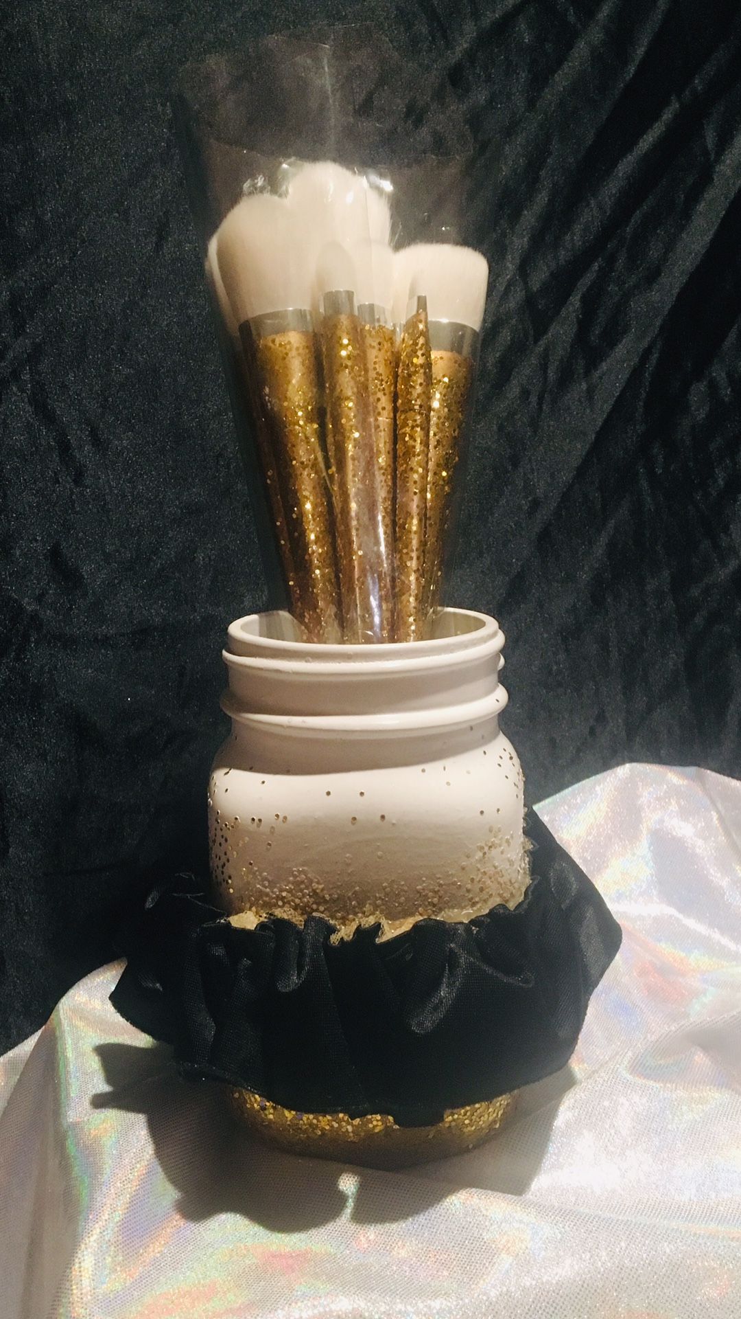 Makeup Brush Holder with matching brushes